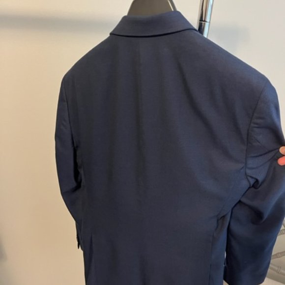 Men's Kenneth Cole Reaction Suit - Picture 2 of 13